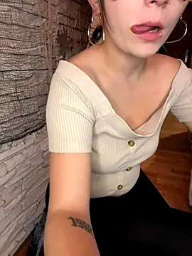 Snapshot of _xPani_x2 chatting on October 3, 2025, 5:47 pm xPani x2 online show from October 3, 2025, 5:47 pm