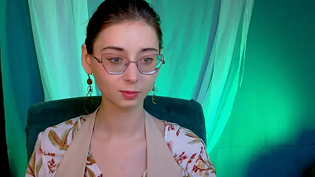Snapshot of Orianna_Fox chatting on October 10, 2025, 1:23 pm Orianna Fox online show from October 10, 2025, 1:23 pm