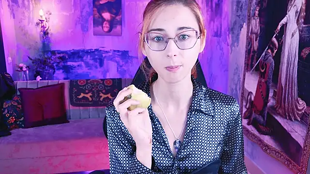Snapshot of Orianna_Fox chatting on March 21, 2025, 4:28 am Orianna Fox online show from March 21, 2025, 4:28 am