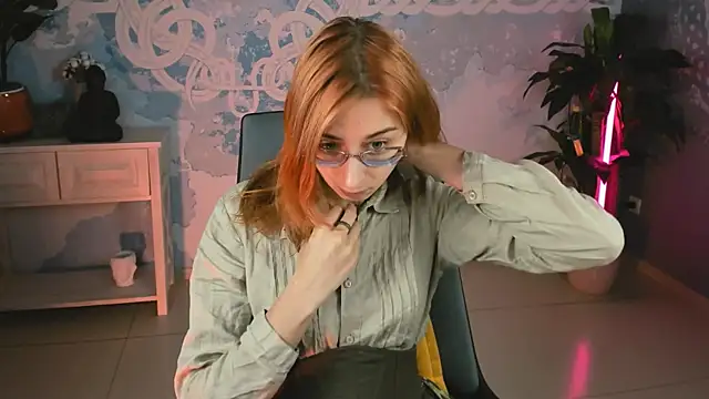 Snapshot of Orianna_Fox chatting on March 20, 2025, 10:10 am Orianna Fox online show from March 20, 2025, 10:10 am