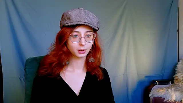Snapshot of Orianna_Fox chatting on September 17, 2025, 10:28 am Orianna Fox online show from September 17, 2025, 10:28 am