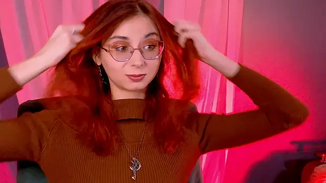 Snapshot of Orianna_Fox chatting on October 8, 2025, 2:18 pm Orianna Fox online show from October 8, 2025, 2:18 pm