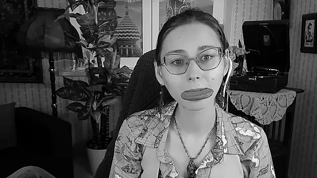 Snapshot of Orianna_Fox chatting on December 28, 2024, 5:46 pm Orianna Fox online show from December 28, 2024, 5:46 pm