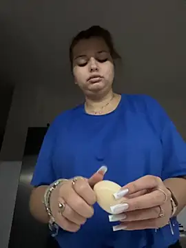 Snapshot of AllysonK chatting on November 12, 2025, 4:22 pm AllysonK online show from November 12, 2025, 4:22 pm