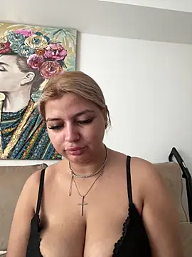 Snapshot of AllysonK chatting on July 1, 2026, 9:31 am AllysonK online show from July 1, 2026, 9:31 am
