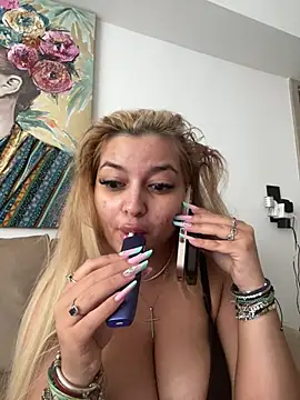 Snapshot of AllysonK chatting on May 22, 2026, 11:52 am AllysonK online show from May 22, 2026, 11:52 am