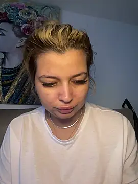 Snapshot of AllysonK chatting on June 23, 2026, 4:05 pm AllysonK online show from June 23, 2026, 4:05 pm
