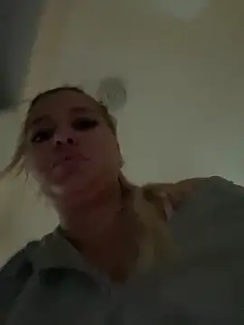Snapshot of AllysonK chatting on May 18, 2026, 1:05 pm AllysonK online show from May 18, 2026, 1:05 pm