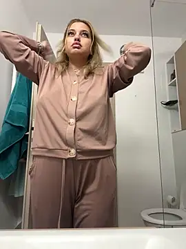 Snapshot of AllysonK chatting on November 29, 2025, 11:21 am AllysonK online show from November 29, 2025, 11:21 am