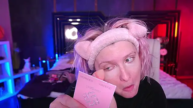 Snapshot of CoolTatis chatting on November 25, 2025, 7:41 am CoolTatis online show from November 25, 2025, 7:41 am