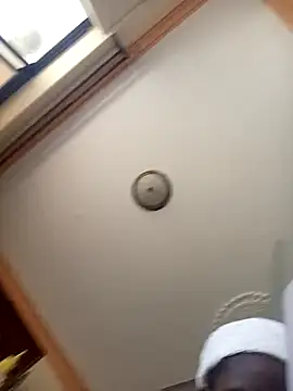 zainabsmile online show from October 8, 2025, 10:17 am