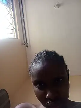 Snapshot of zainabsmile chatting on July 22, 2026, 8:27 am zainabsmile online show from July 22, 2026, 8:27 am