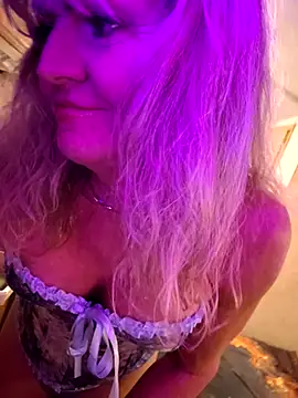 Snapshot of annika_lately chatting on December 5, 2025, 9:23 pm annika lately online show from December 5, 2025, 9:23 pm