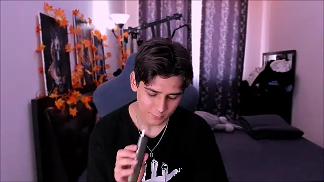 Snapshot of Foxicfu chatting on November 28, 2025, 8:14 am Foxicfu online show from November 28, 2025, 8:14 am