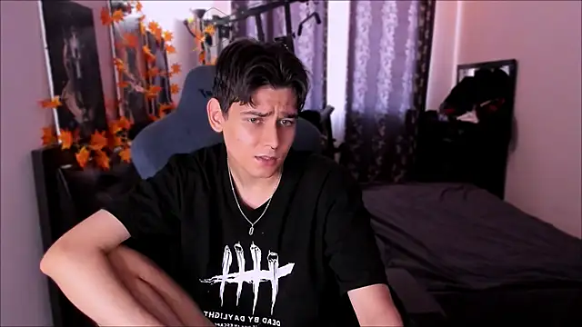 Snapshot of Foxicfu chatting on November 14, 2025, 8:29 am Foxicfu online show from November 14, 2025, 8:29 am