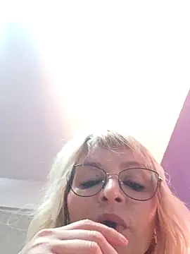 BritneyHudson online show from April 21, 2026, 6:25 pm