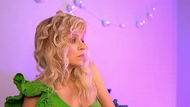 BritneyHudson online show from January 12, 2026, 5:14 am