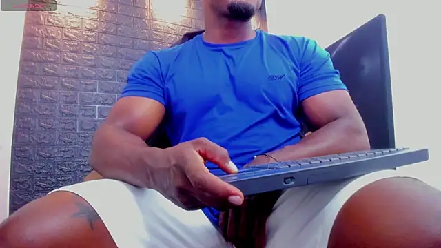 Snapshot of tommike chatting on July 6, 2026, 7:49 pm tommike online show from July 6, 2026, 7:49 pm