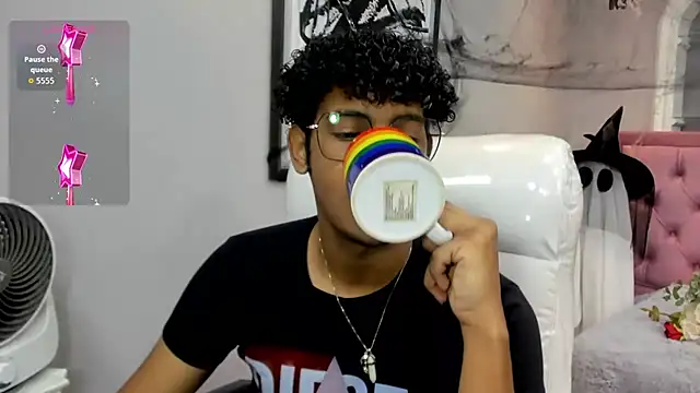 boylittle19cm online show from November 2, 2025, 12:32 pm