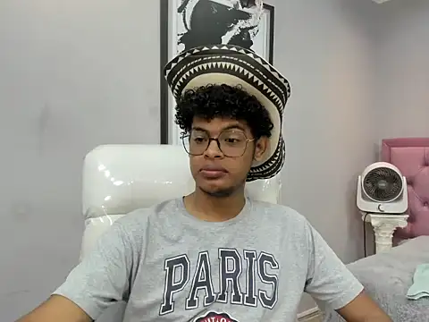 boylittle19cm online show from October 23, 2025, 12:37 pm