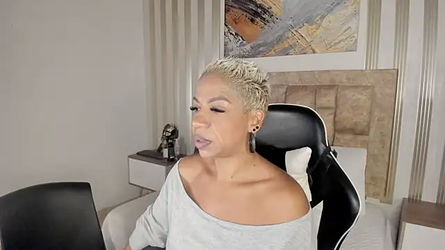 Snapshot of summer_night_ chatting on December 4, 2025, 10:47 am summer night online show from December 4, 2025, 10:47 am