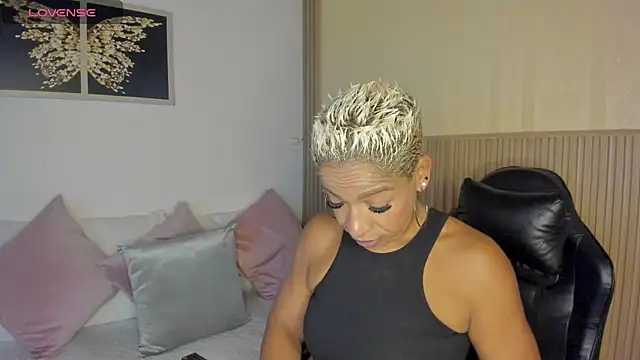 Snapshot of summer_night_ chatting on October 12, 2025, 1:01 pm summer night online show from October 12, 2025, 1:01 pm