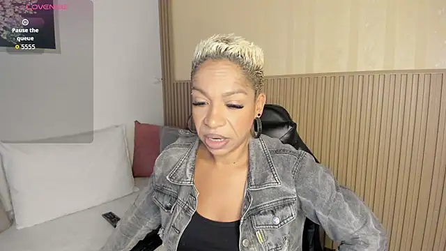 Snapshot of summer_night_ chatting on November 24, 2025, 11:32 am summer night online show from November 24, 2025, 11:32 am