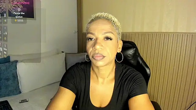 Snapshot of summer_night_ chatting on October 27, 2025, 11:33 am summer night online show from October 27, 2025, 11:33 am