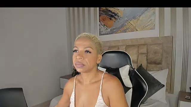 Snapshot of summer_night_ chatting on December 5, 2025, 11:31 am summer night online show from December 5, 2025, 11:31 am