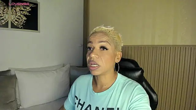 Snapshot of summer_night_ chatting on December 14, 2025, 12:33 pm summer night online show from December 14, 2025, 12:33 pm