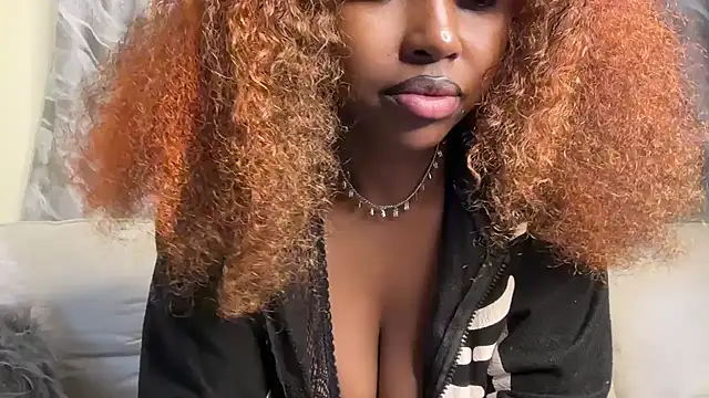 Snapshot of Chocolate_queen2 chatting on May 1, 2026, 2:49 am Chocolate queen2 online show from May 1, 2026, 2:49 am