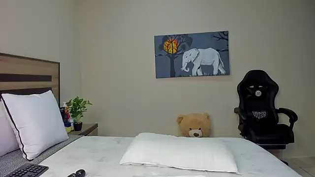 Renee-18 online show from March 24, 2026, 7:41 am