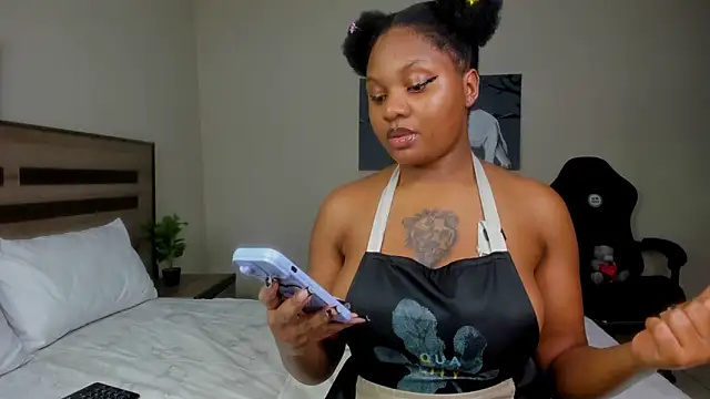 Snapshot of Renee-18 chatting on February 20, 2025, 7:52 pm Renee-18 online show from February 20, 2025, 7:52 pm