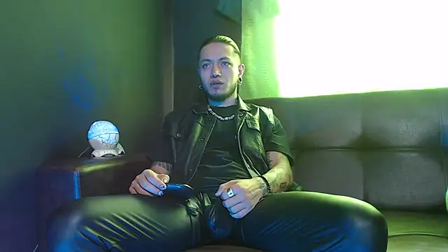 Dicaprioo  online show from May 7, 2026, 1:47 pm