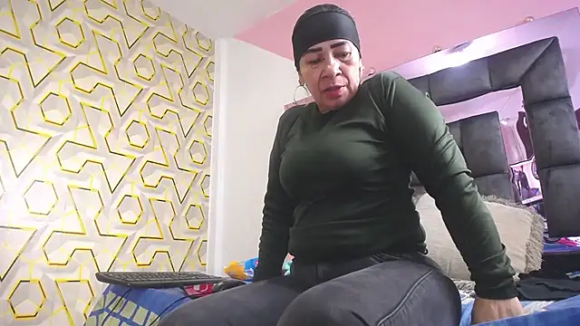 Snapshot of LITLESTAR chatting on November 13, 2025, 6:34 pm LITLESTAR online show from November 13, 2025, 6:34 pm