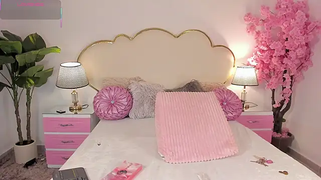 Snapshot of CahitlinBell chatting on February 11, 2026, 6:57 am CahitlinBell online show from February 11, 2026, 6:57 am