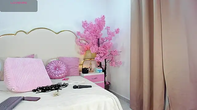 Snapshot of CahitlinBell chatting on March 31, 2026, 6:15 am CahitlinBell online show from March 31, 2026, 6:15 am