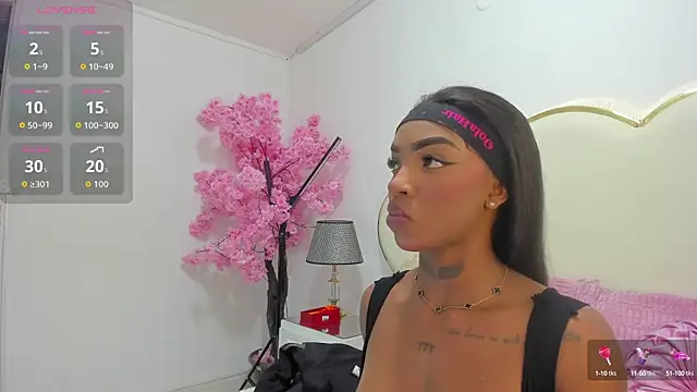 Snapshot of CahitlinBell chatting on October 8, 2025, 5:42 am CahitlinBell online show from October 8, 2025, 5:42 am