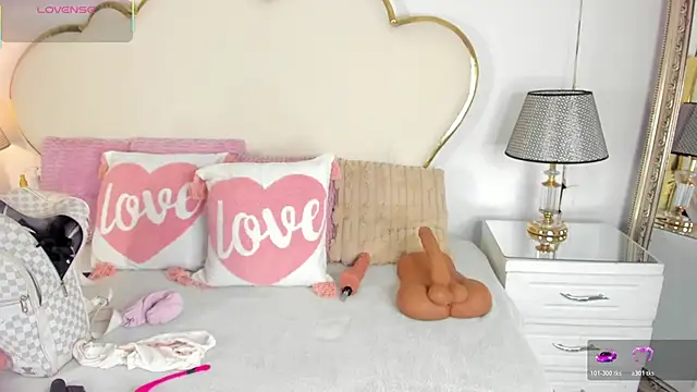 Snapshot of CahitlinBell chatting on November 28, 2025, 8:47 am CahitlinBell online show from November 28, 2025, 8:47 am