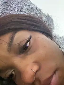 Snapshot of CahitlinBell chatting on December 5, 2025, 9:41 am CahitlinBell online show from December 5, 2025, 9:41 am