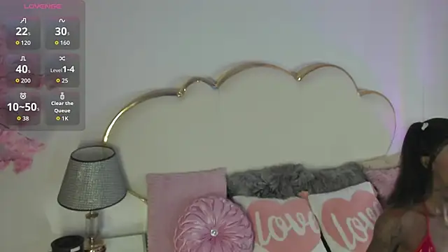 Snapshot of CahitlinBell chatting on December 2, 2025, 4:25 am CahitlinBell online show from December 2, 2025, 4:25 am