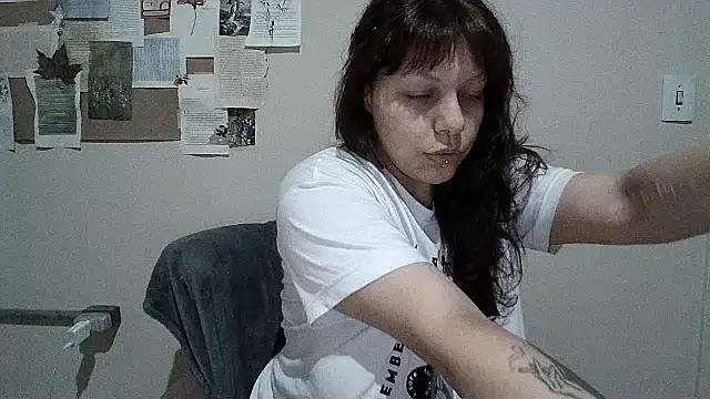 Snapshot of bbyedarling chatting on November 3, 2025, 1:33 am bbyedarling online show from November 3, 2025, 1:33 am