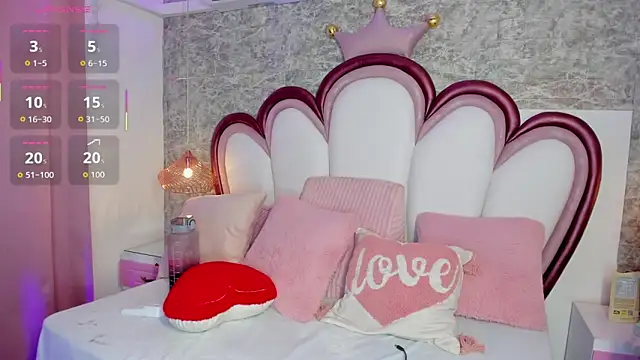 Snapshot of EmmaCrush chatting on March 26, 2026, 8:29 pm EmmaCrush online show from March 26, 2026, 8:29 pm