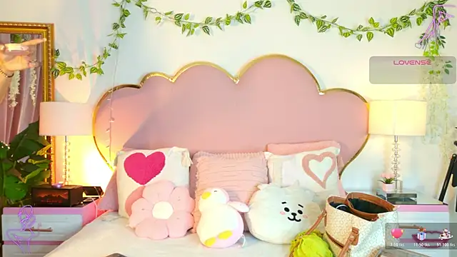 Snapshot of EmmaCrush chatting on January 16, 2026, 8:46 pm EmmaCrush online show from January 16, 2026, 8:46 pm