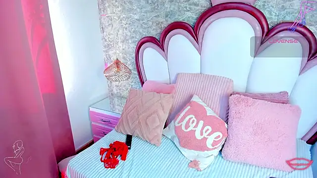 Snapshot of EmmaCrush chatting on March 14, 2026, 9:21 pm EmmaCrush online show from March 14, 2026, 9:21 pm