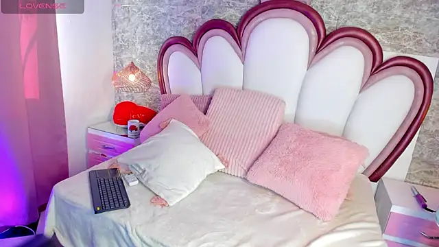 Snapshot of EmmaCrush chatting on March 7, 2026, 9:20 pm EmmaCrush online show from March 7, 2026, 9:20 pm