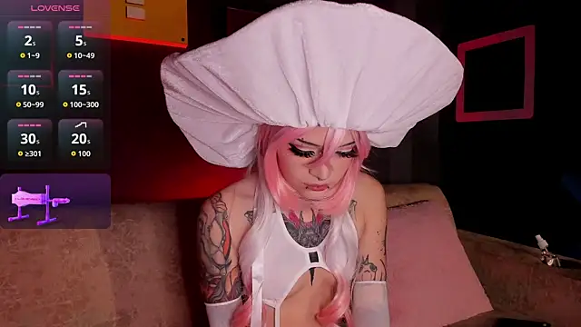 Snapshot of Elettra_Rou chatting on November 5, 2025, 12:14 am Elettra Rou online show from November 5, 2025, 12:14 am