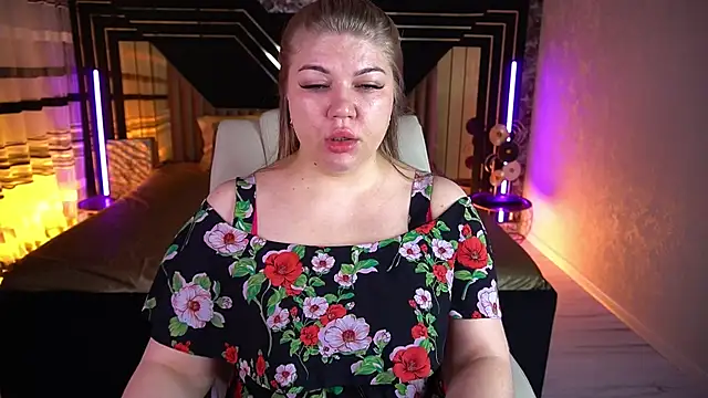 Snapshot of GabbieJay chatting on July 21, 2026, 12:28 pm GabbieJay online show from July 21, 2026, 12:28 pm