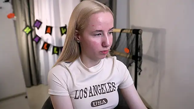 Snapshot of Cassie_Kelman chatting on October 20, 2025, 8:53 pm Cassie Kelman online show from October 20, 2025, 8:53 pm