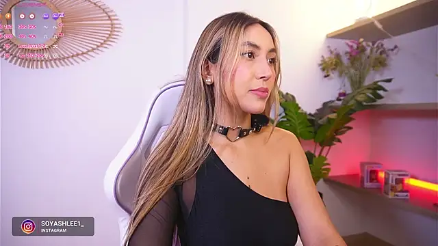 Snapshot of ashley2004_x chatting on October 22, 2025, 12:21 am ashley2004 x online show from October 22, 2025, 12:21 am